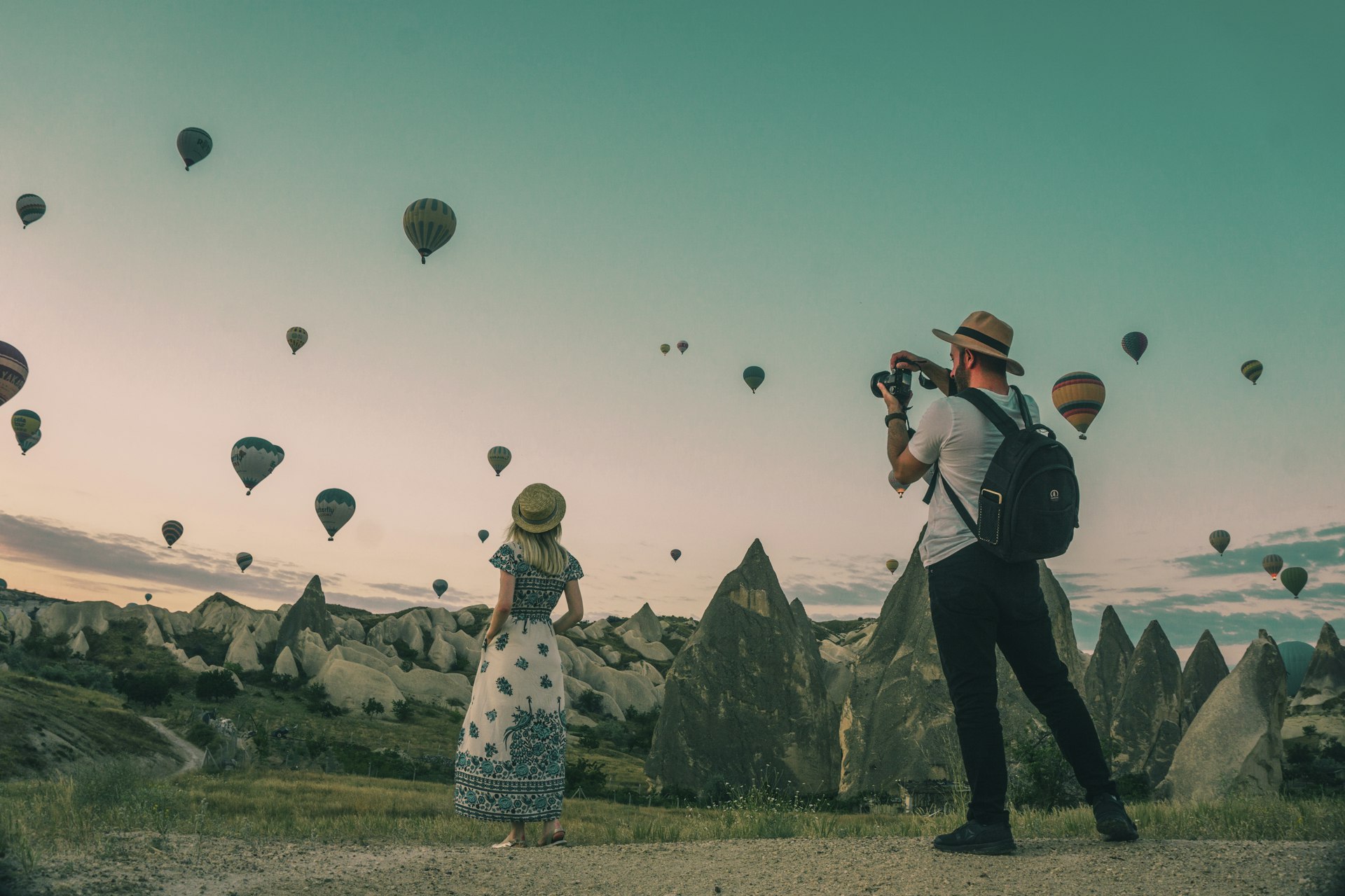 Ultimate Guide to Travel Blogging 2026 | Reeltrip